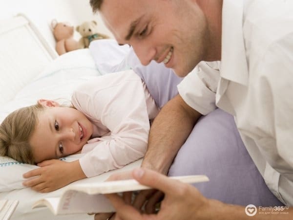 Дети развиваются лучше, если сказки на ночь им читают отцы