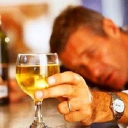 Алкоголизм: психологическая проблема или заболевание?