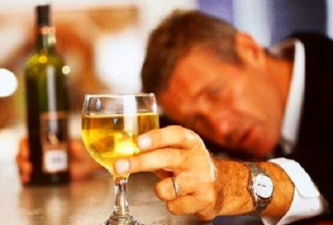Алкоголизм: психологическая проблема или заболевание?