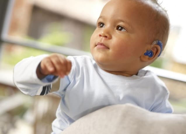 Мифы и правила о детях и слуховых аппаратах