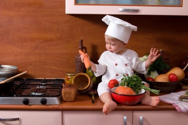 Внимание: ребенок на кухне, или первая помощь при ожогах