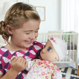 Интерактивные куклы и психолог Лариса Суркова помогают мамам разивать эмпатию в детях