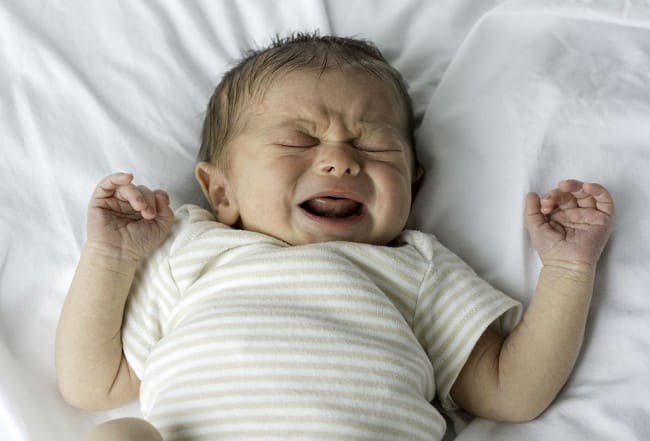 Почему плачет новорожденный?
